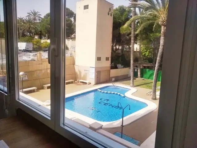 Piscina de Apartamento de alquiler en El Campello con Aire acondicionado, Terraza y Amueblado