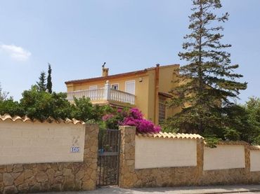 Villa zum Verkauf in Montserrat