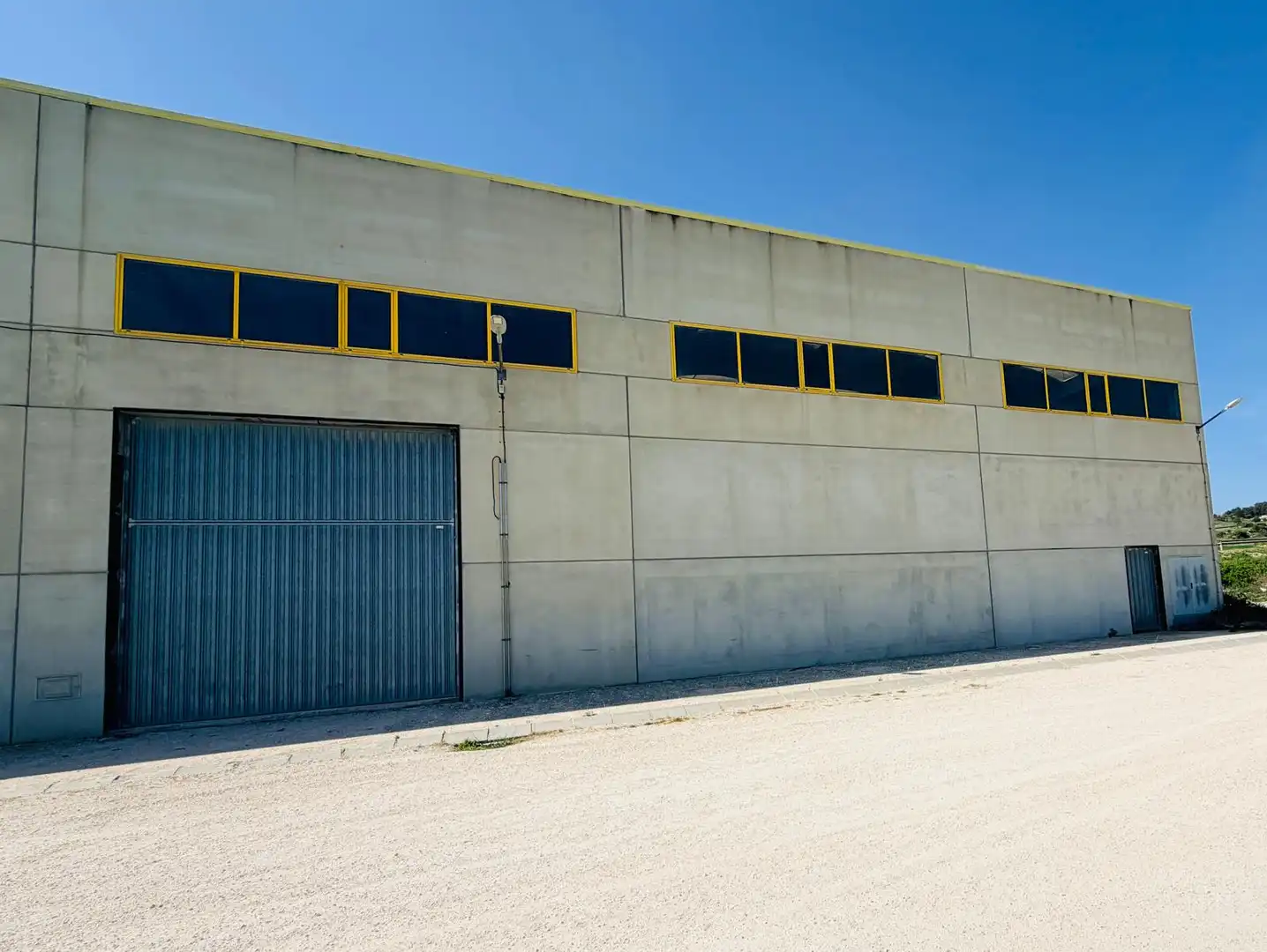 Außenansicht von Fabrikhallen zum Verkauf in Santa Coloma de Queralt