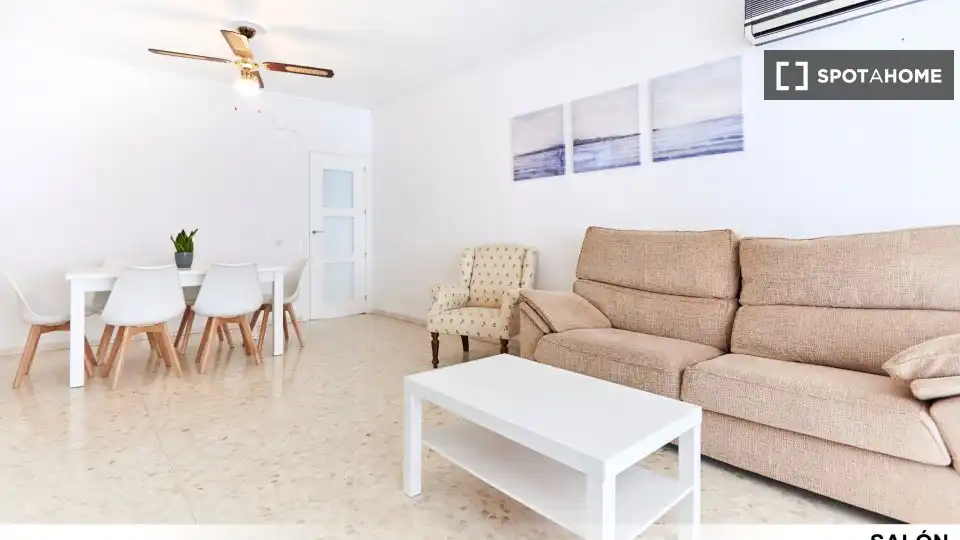 Sala de estar de Piso de alquiler en Sevilla con Aire acondicionado, Calefacción y Amueblado
