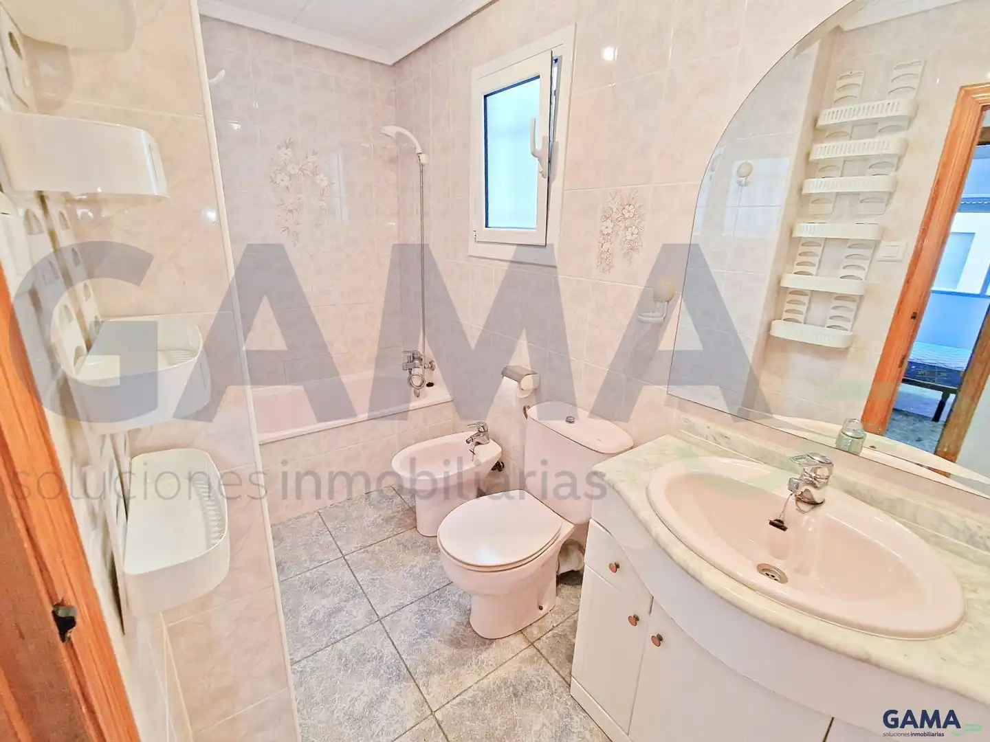 Bathroom of Flat for rent in Carcaixent  with Air Conditioner