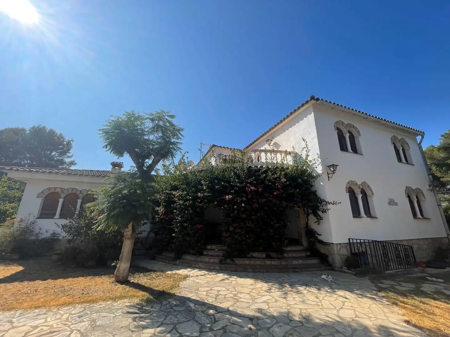 Vista exterior de Casa o xalet en venda en Mont-roig del Camp amb Jardí privat i Piscina