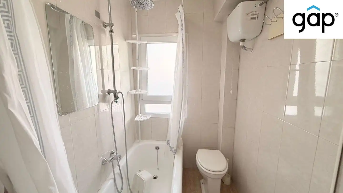 Badezimmer von Wohnung zum Verkauf in Cuenca mit Heizung, Terrasse und Balkon
