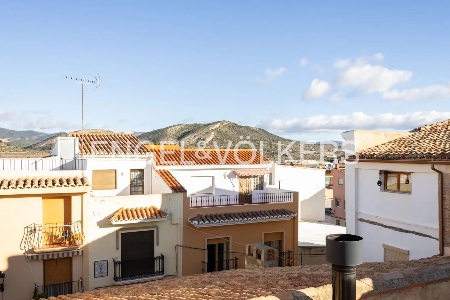 Vista exterior de Casa o xalet en venda en Villar del Arzobispo amb Aire condicionat, Calefacció i Traster