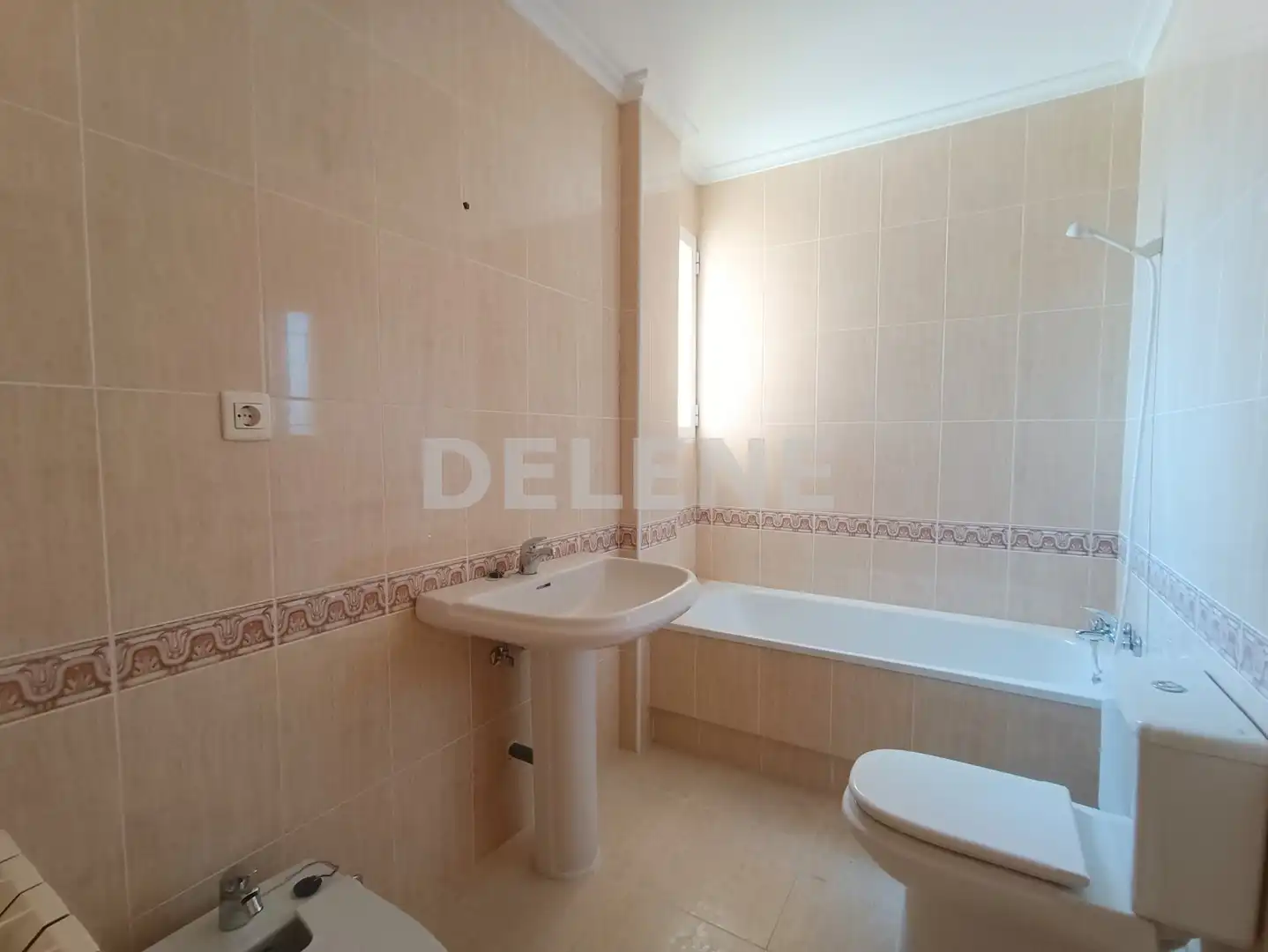Casa adosada en venta en Hellín