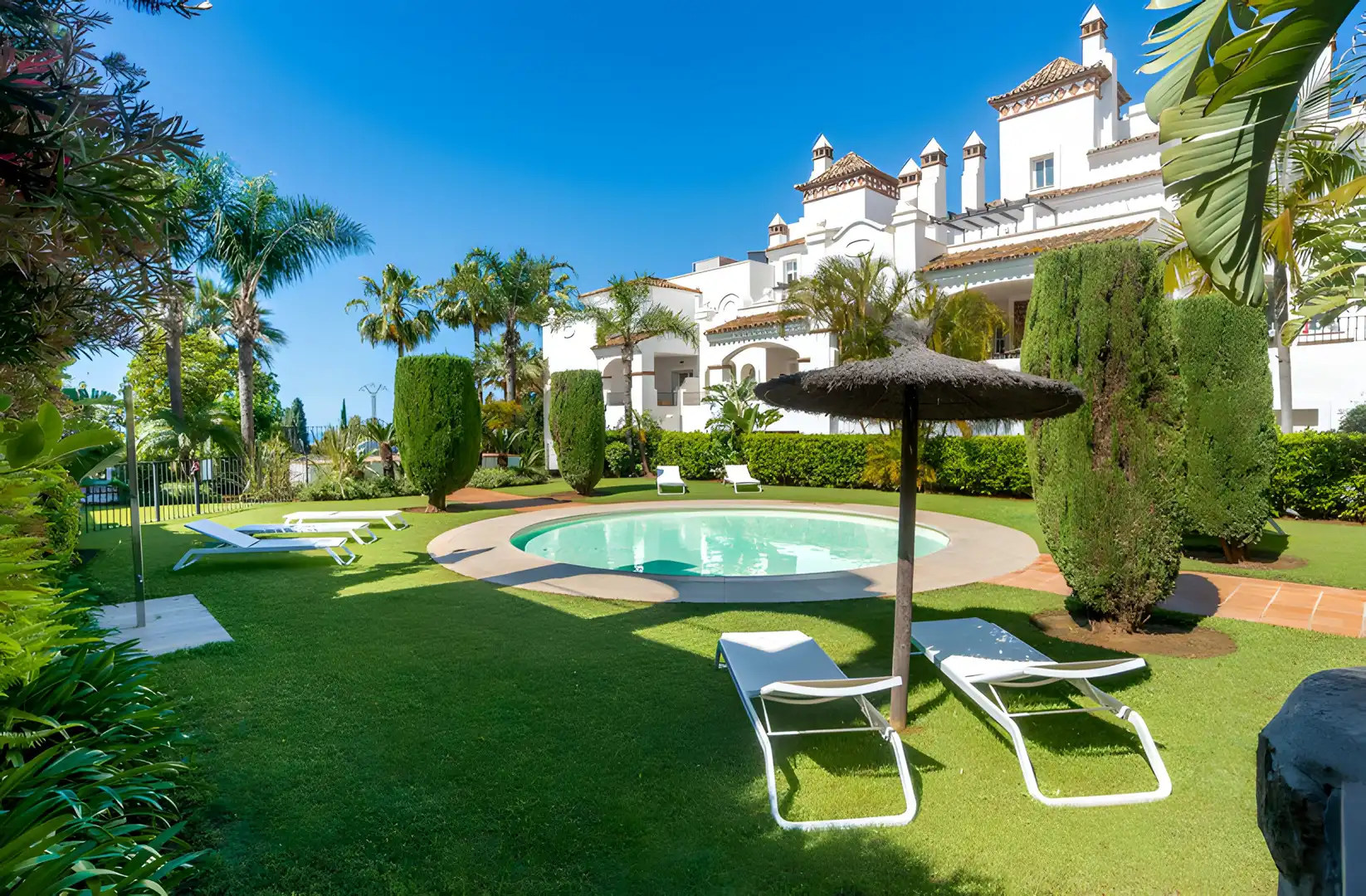 Jardí de Planta baixa en venda en Marbella amb Aire condicionat, Terrassa i Piscina