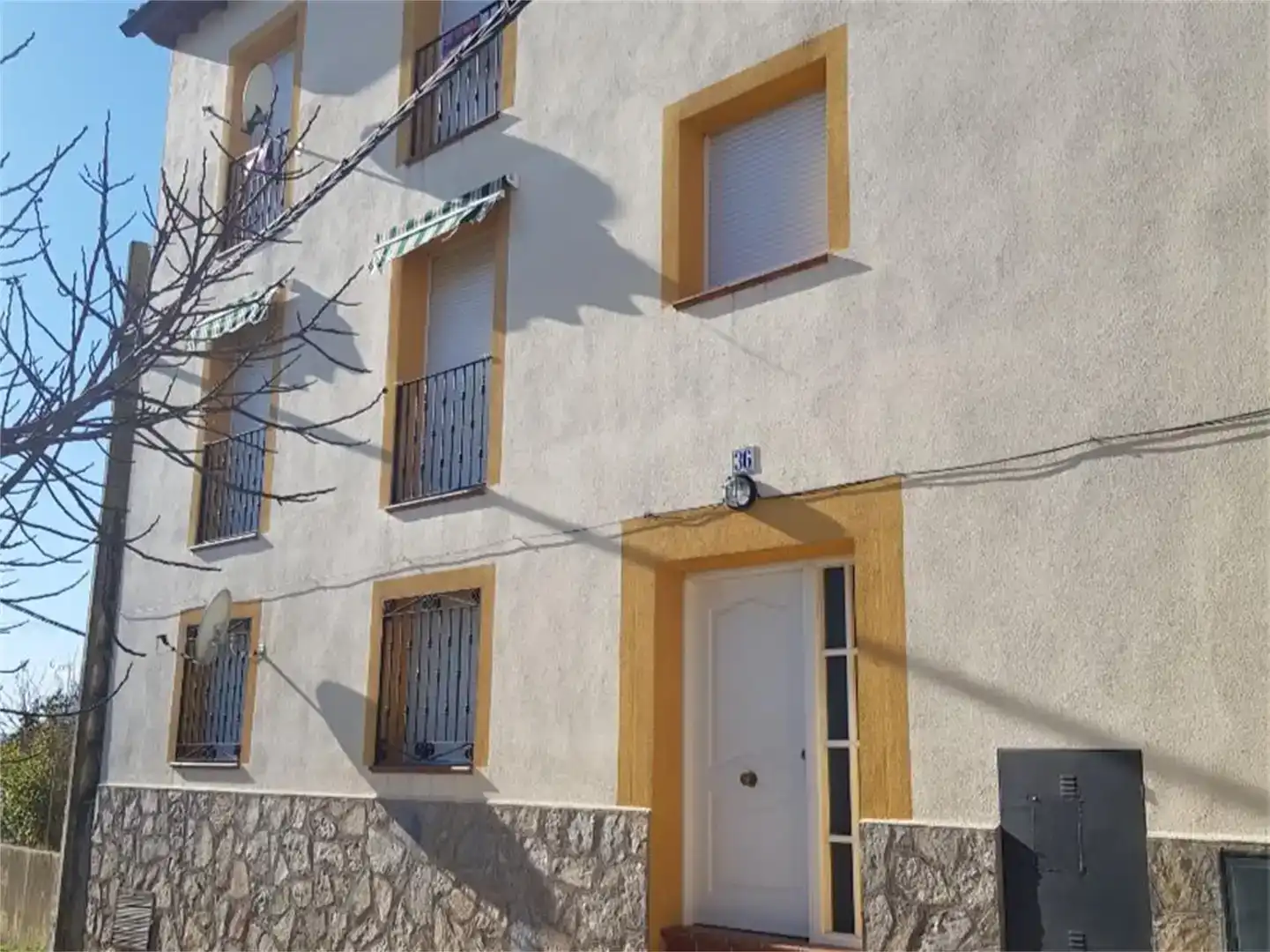 Vista exterior de Pis en venda en Lanzahíta amb Aire condicionat, Moblat i Forn