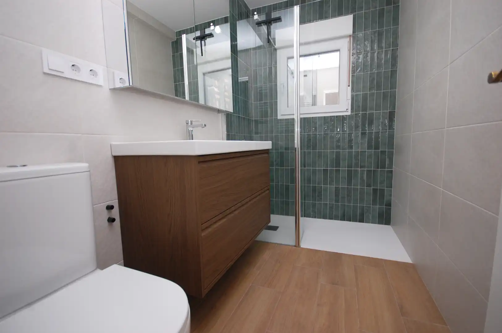 Bathroom of Flat for sale in Madrid  with Heating, Parquet flooring and Furnished