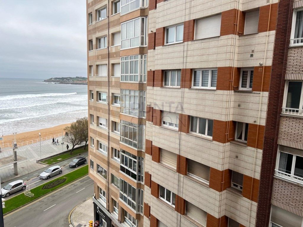 Vista exterior de Piso en venta en Gijón 