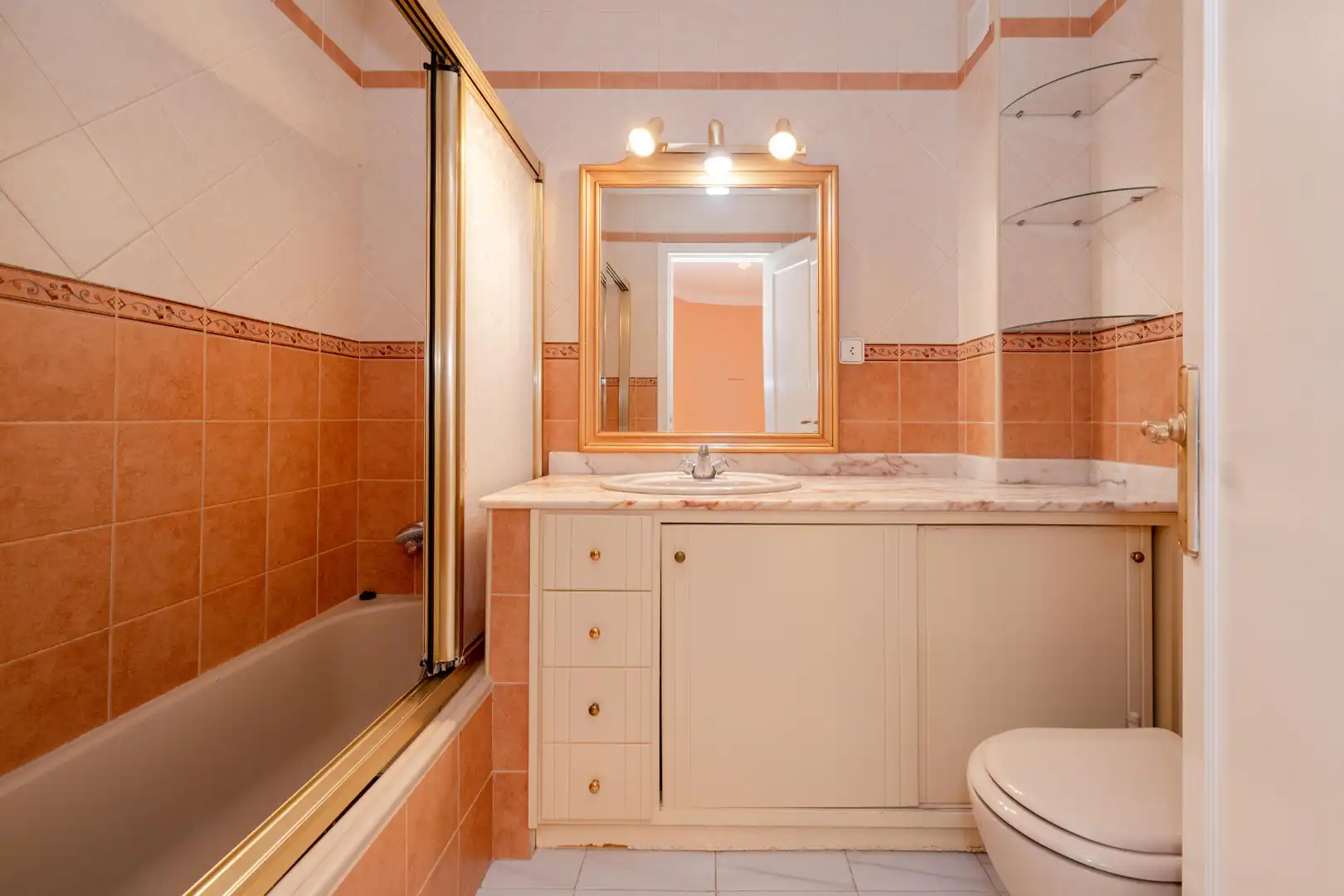 Bany de Casa adosada en venda en Marbella amb Jardí privat, Terrassa i Traster