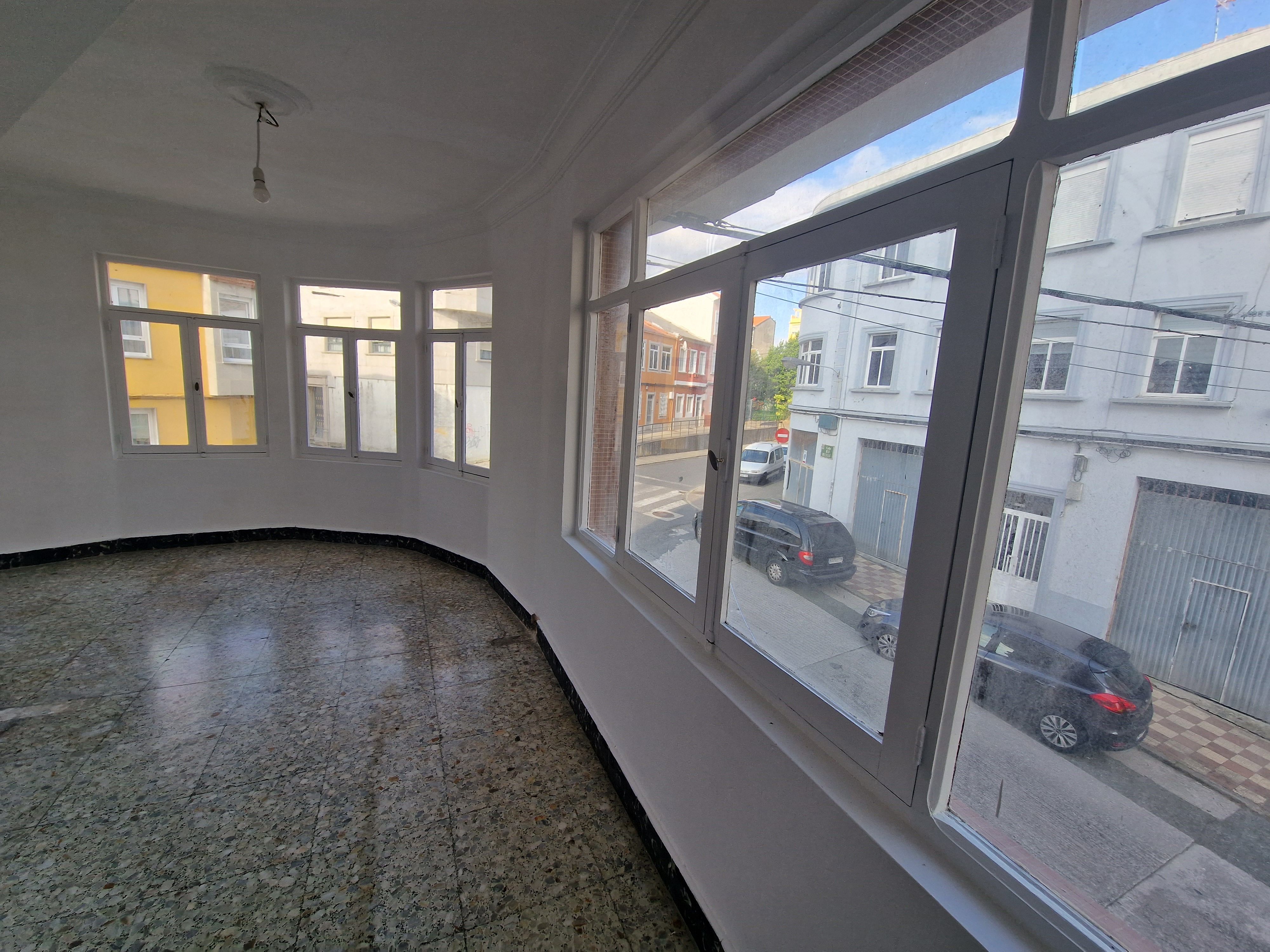 Vista exterior de Piso en venta en Ferrol