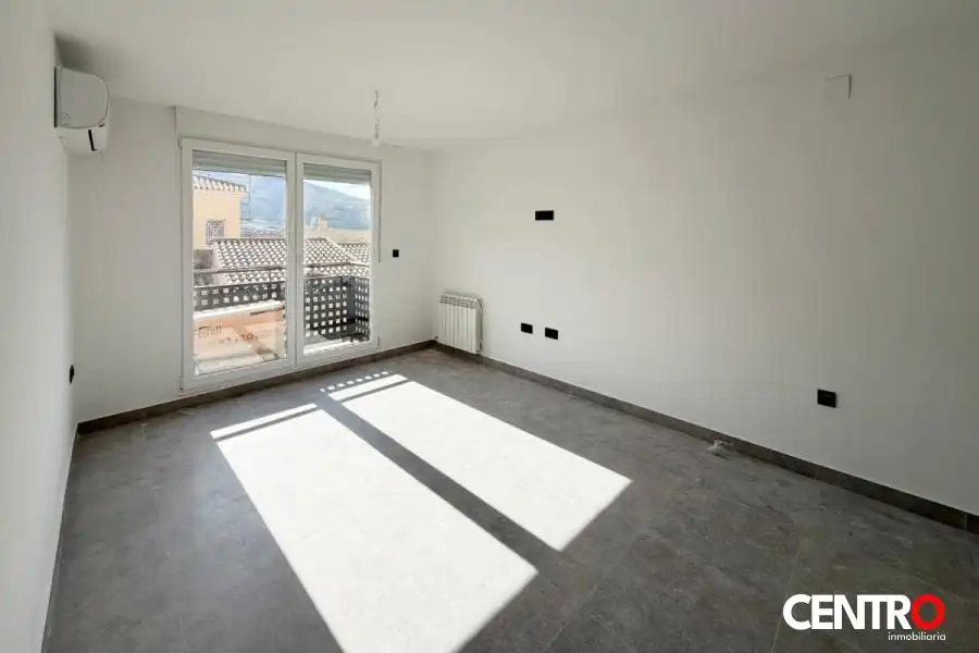 Wohnzimmer von Wohnung zum Verkauf in Cenes de la Vega mit Klimaanlage, Heizung und Privatgarten