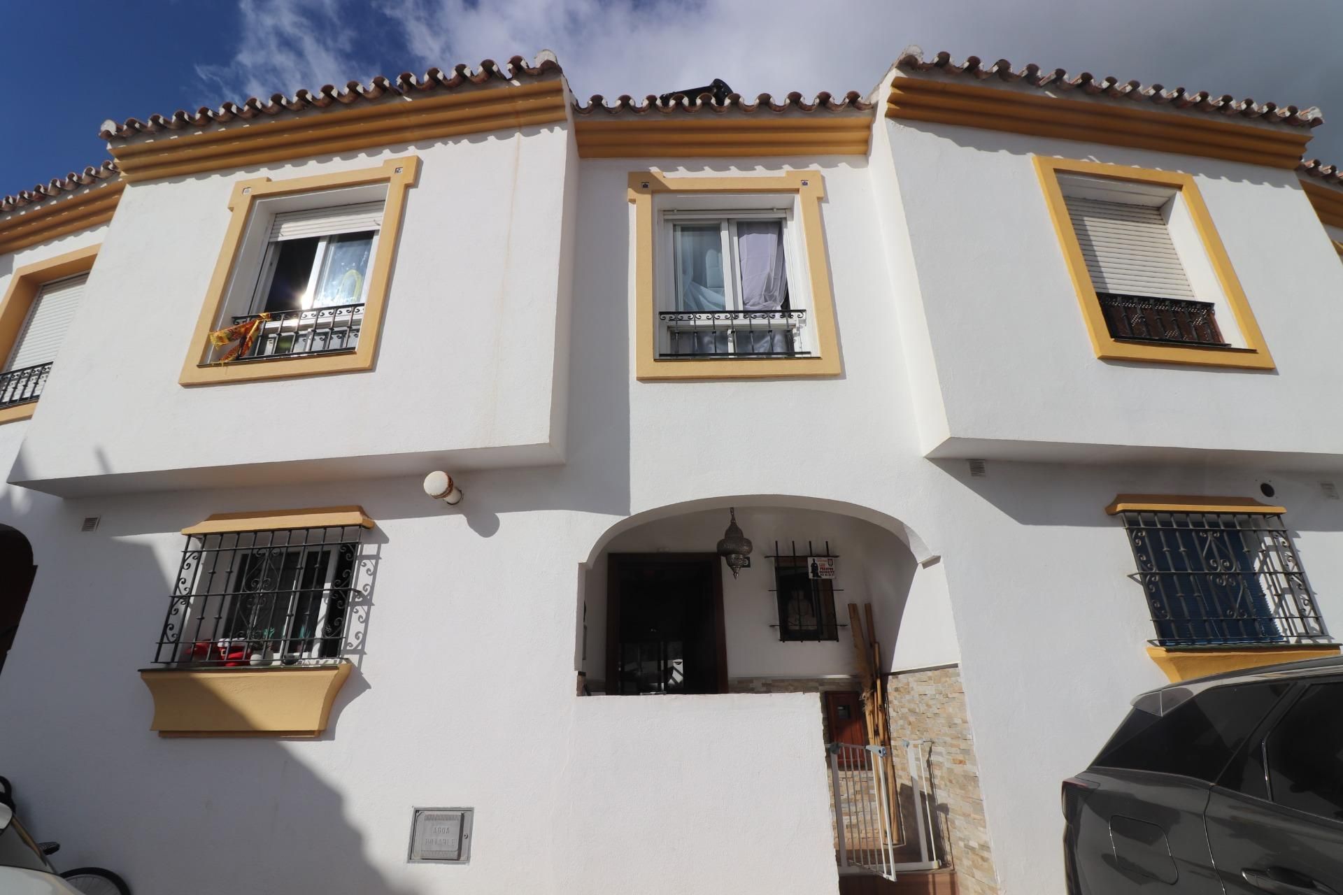 Exterior view of Single-family semi-detached for sale in Marbella  with Air Conditioner, Terrace and Balcony