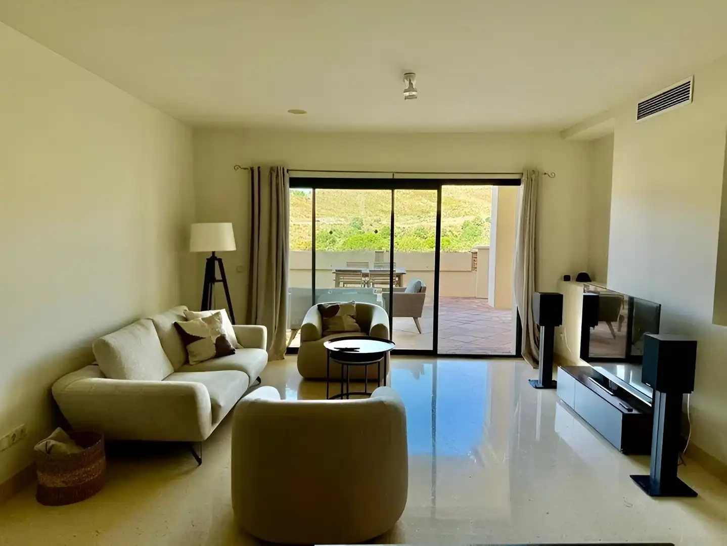 Apartament amb piscina en venda a Benahavís pueblo, imagen 4