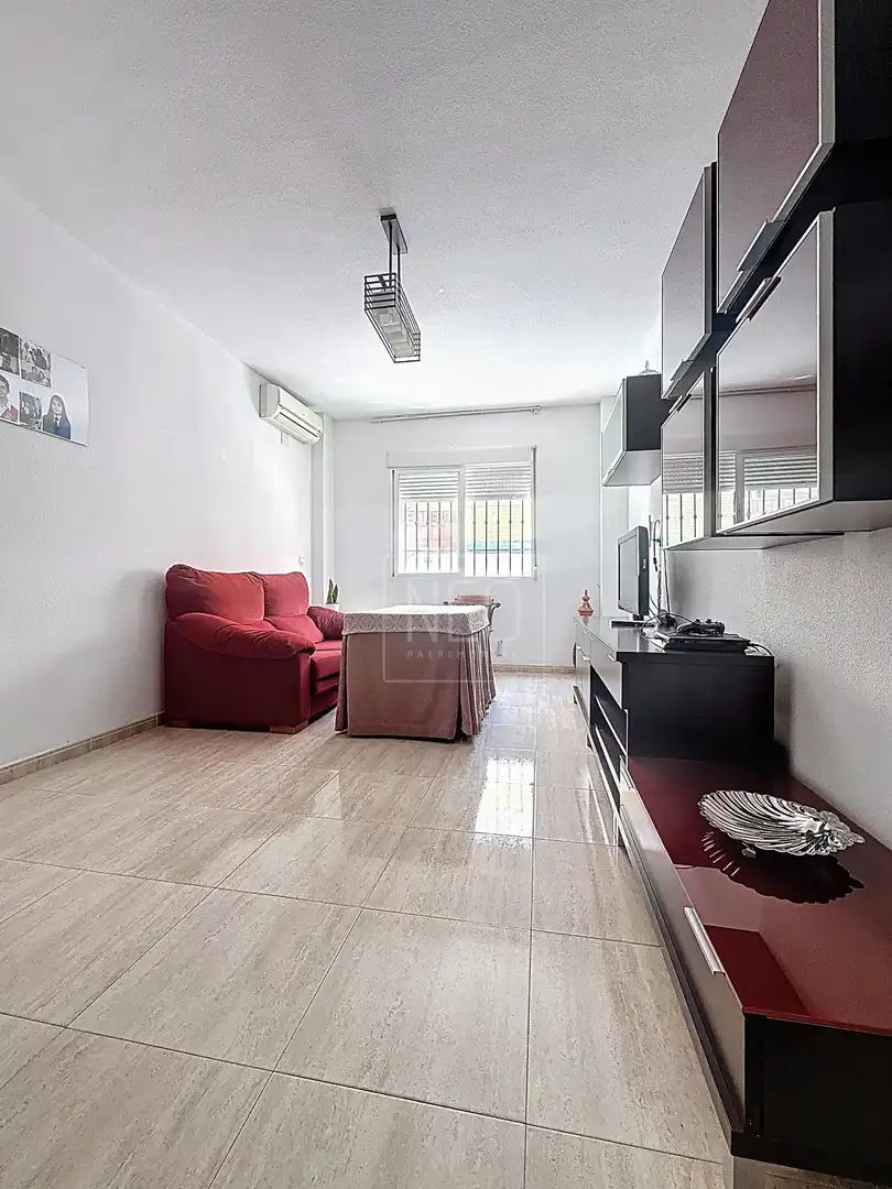 Sala d'estar de Planta baixa en venda en Churriana de la Vega amb Aire condicionat i Calefacció