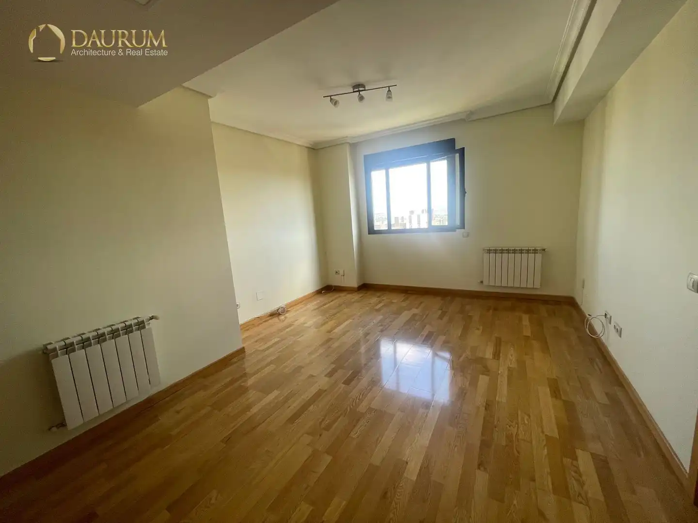 Bedroom of Flat for sale in  Madrid Capital  with Air Conditioner, Heating and Swimming Pool