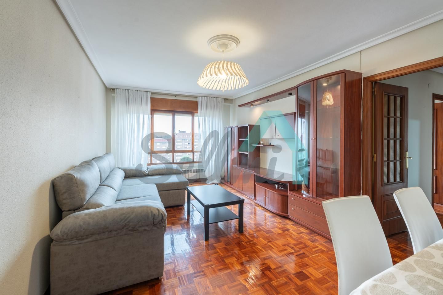 Sala de estar de Piso de alquiler en Oviedo  con Calefacción, Parquet y Amueblado