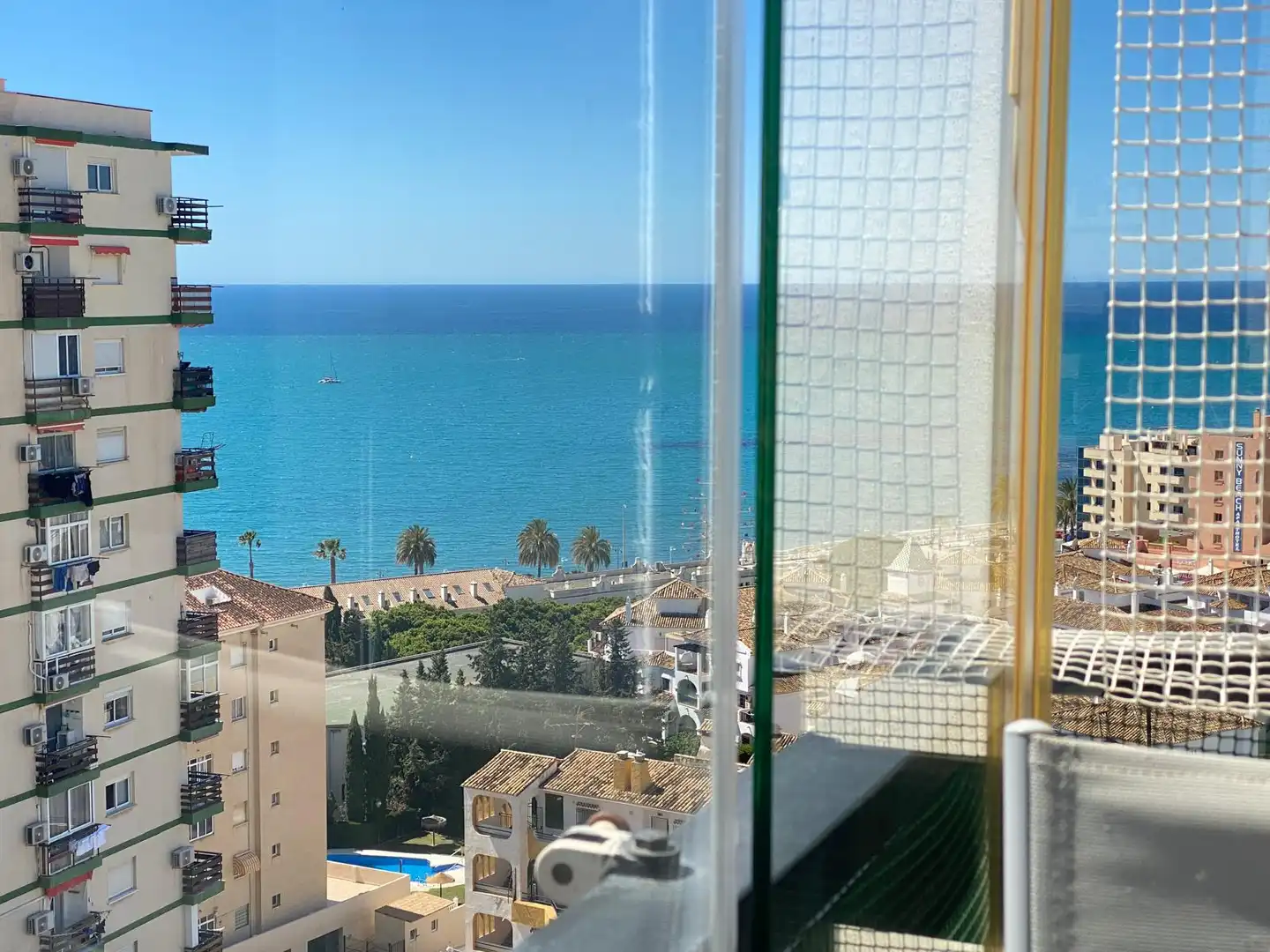 Piso en venta en Benalmádena con Terraza, Amueblado y Piscina comunitaria