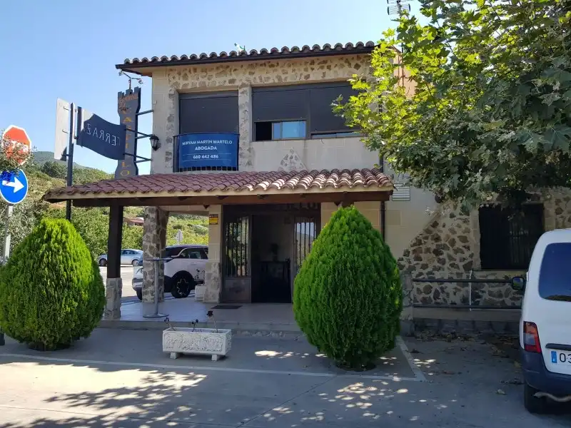 Vista exterior de Casa o xalet en venda en Cabezuela del Valle amb Aire condicionat, Calefacció i Terrassa