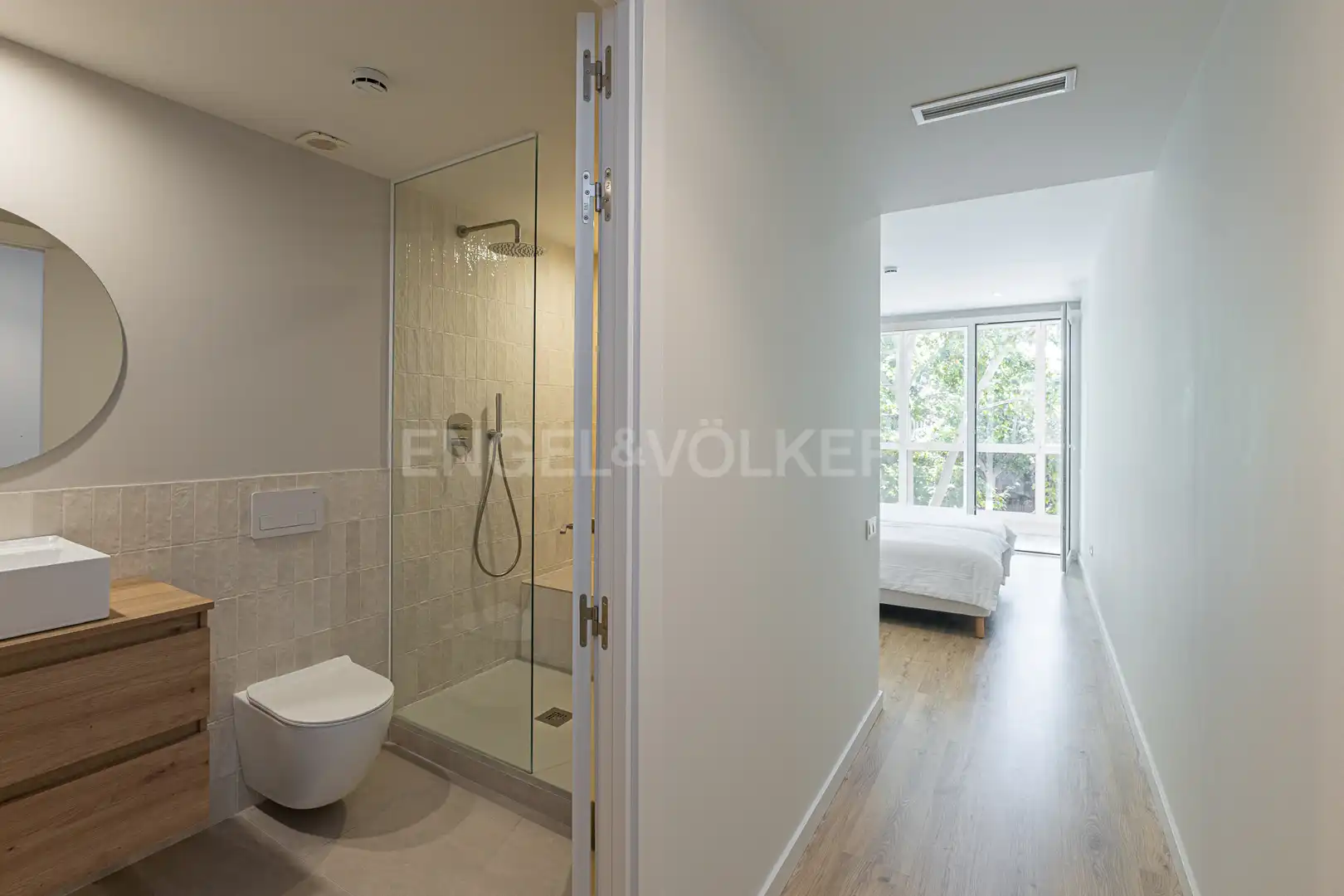 Badezimmer von Wohnung zum Verkauf in Barcelona mit Klimaanlage, Heizung und Parkett
