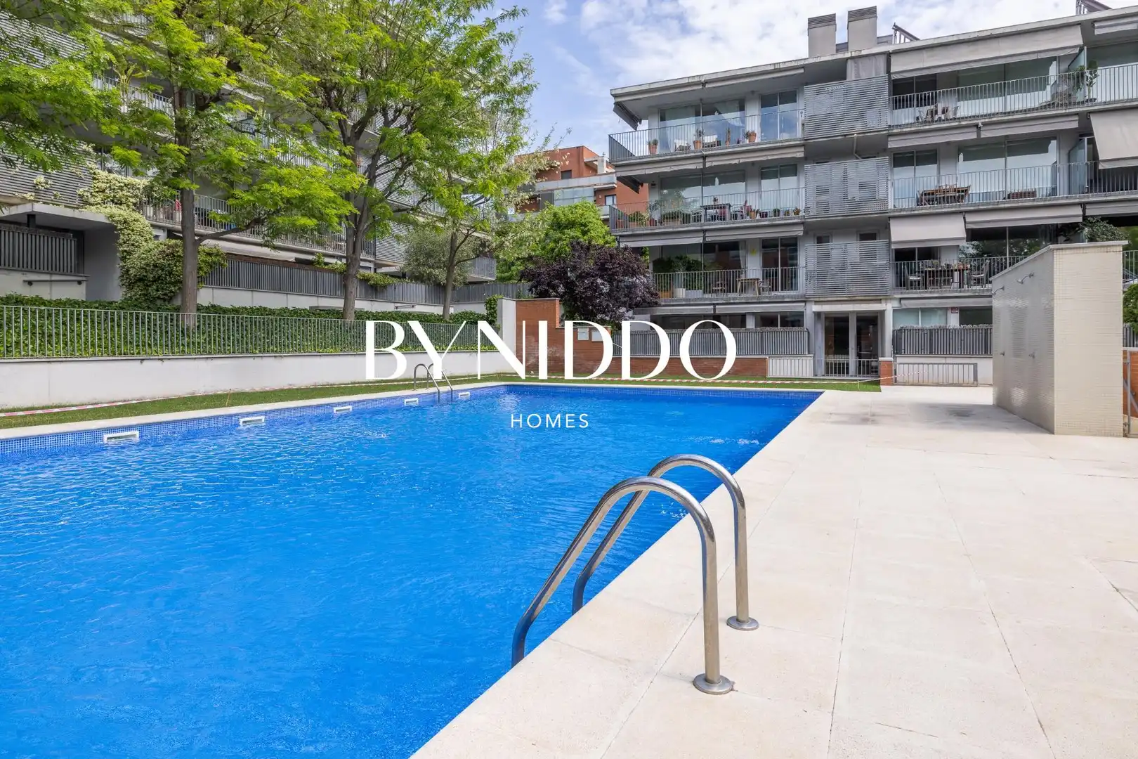 Swimming pool of Flat for sale in Sant Cugat del Vallès  with Air Conditioner, Heating and Private garden