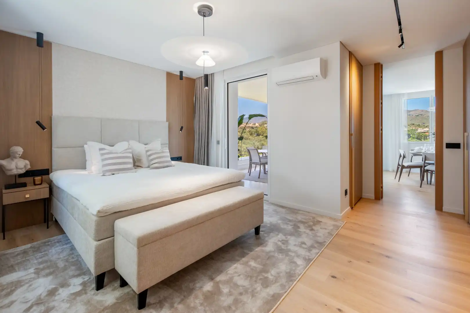 Schlafzimmer von Dachboden zum Verkauf in Marbella mit Klimaanlage, Terrasse und Schwimmbad