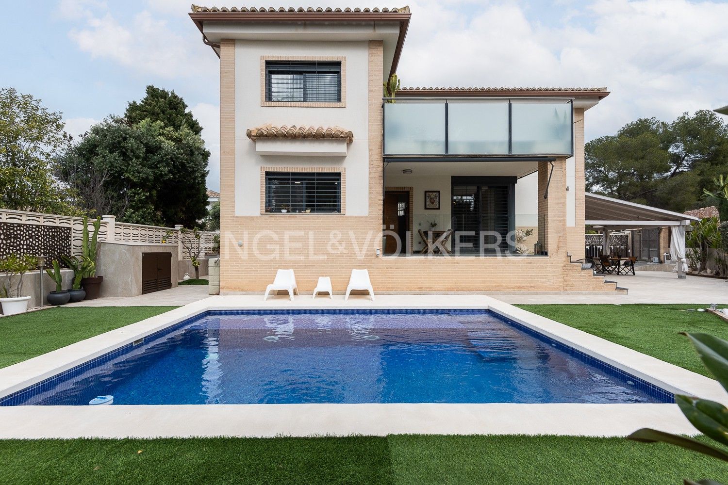 Piscina de Casa o xalet en venda en Paterna amb Aire condicionat, Calefacció i Jardí privat