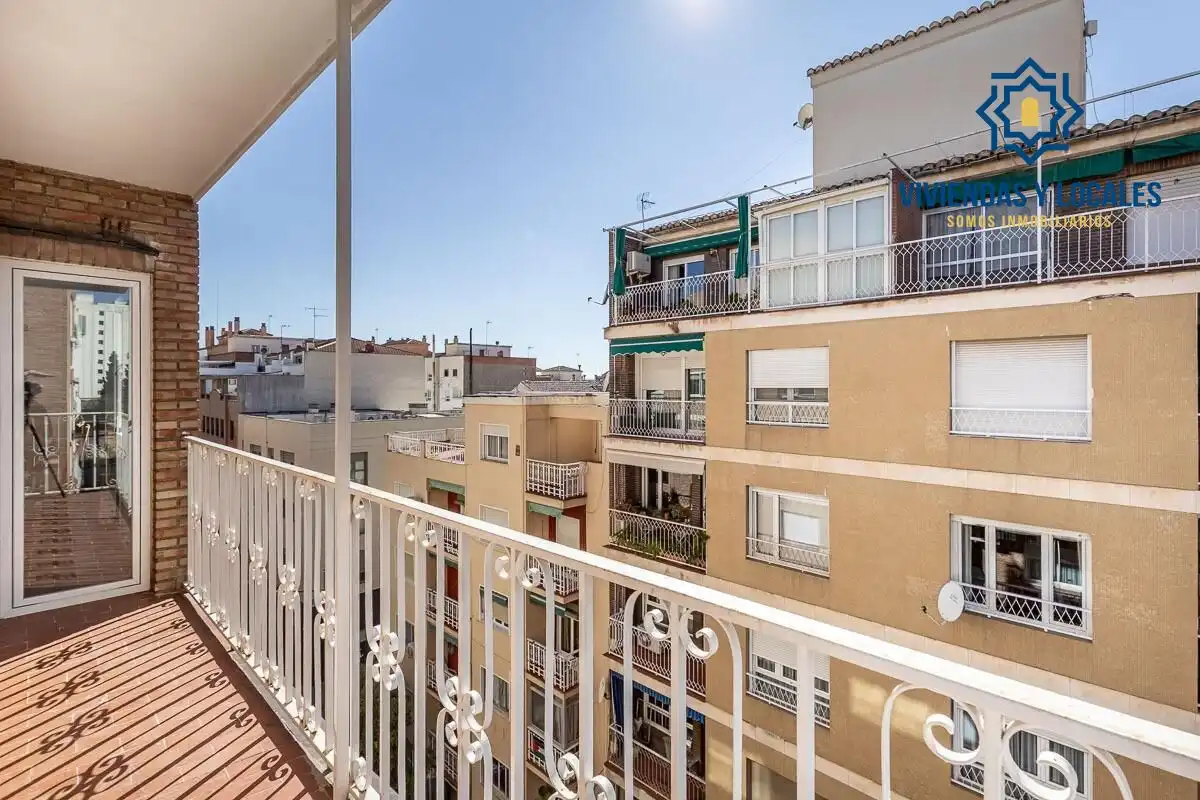 Terraza de Piso en venta en  Granada Capital con Calefacción y Balcón