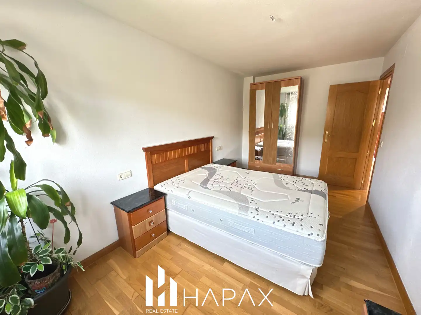 Schlafzimmer von Wohnung zum Verkauf in Salamanca mit Heizung, Privatgarten und Möbliert