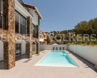 Swimming pool of House or chalet to rent in Castelldefels  with Air Conditioner, Heating and Private garden