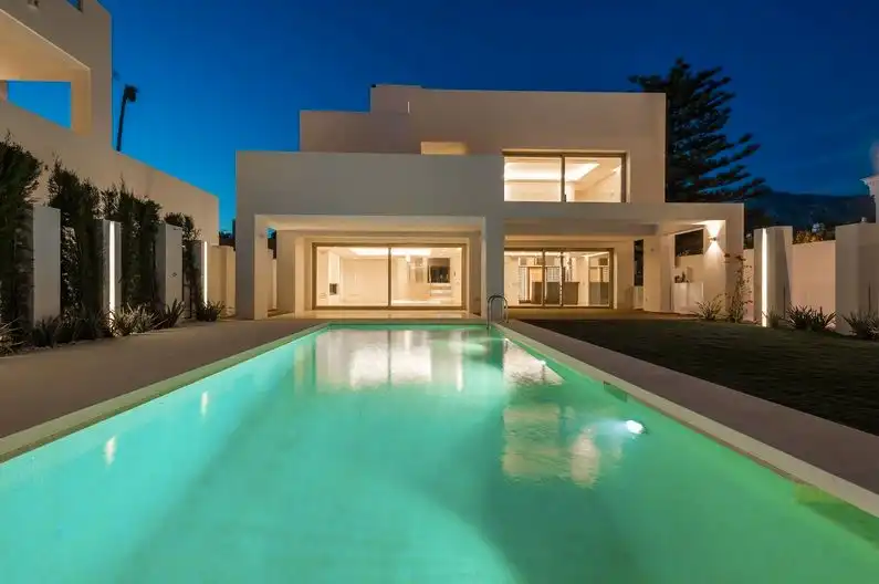 Swimming pool of Houses for sale in Marbella  with Air Conditioner, Heating and Terrace