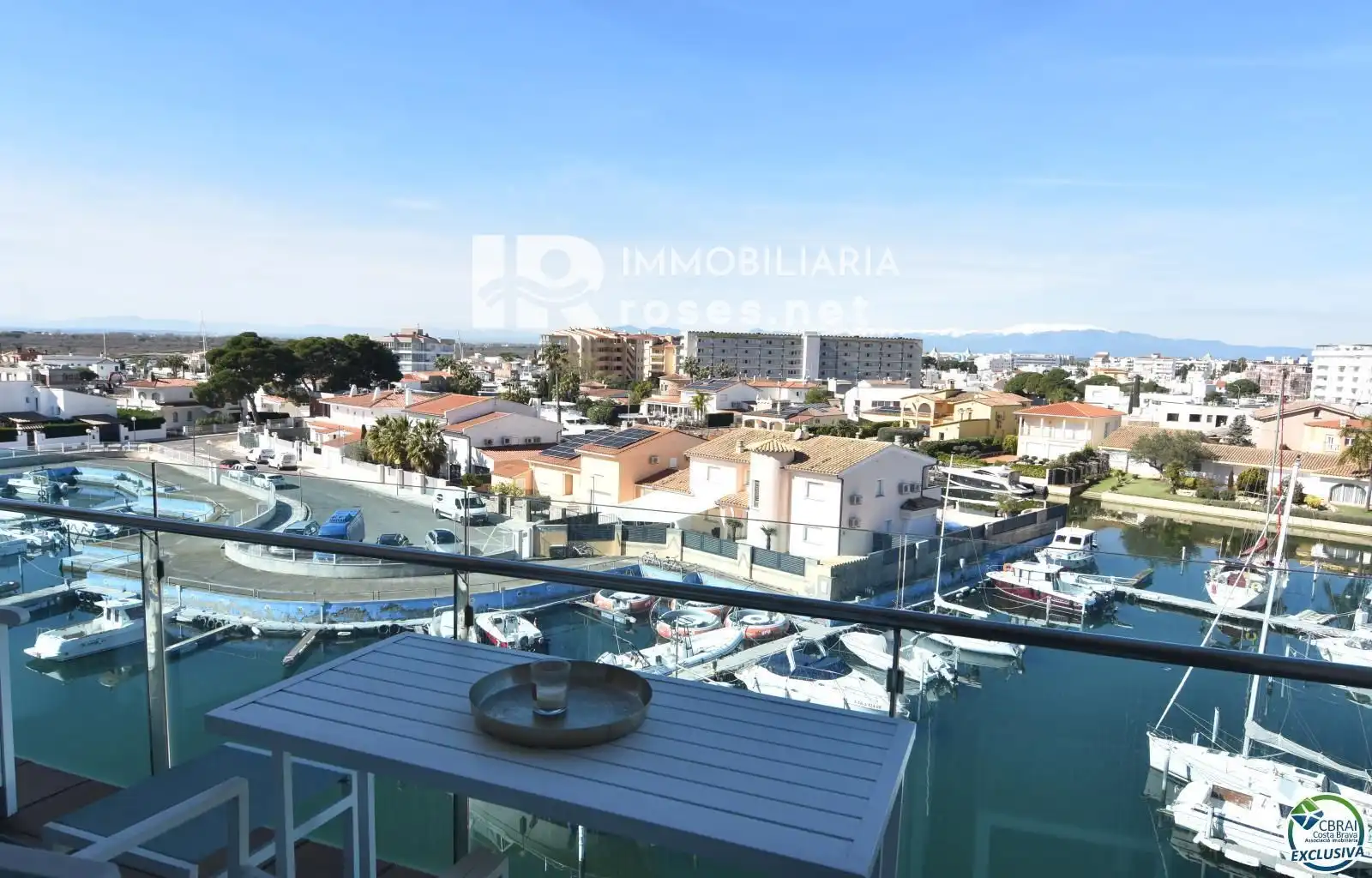 Vista exterior de Piso en venta en Roses con Aire acondicionado, Terraza y Piscina