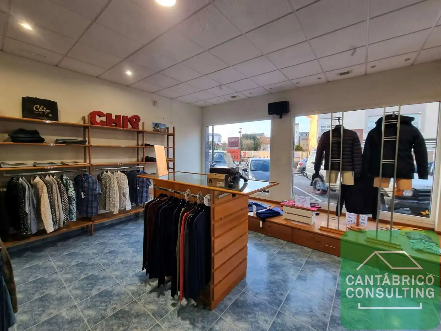 Local en venta en El Franco 