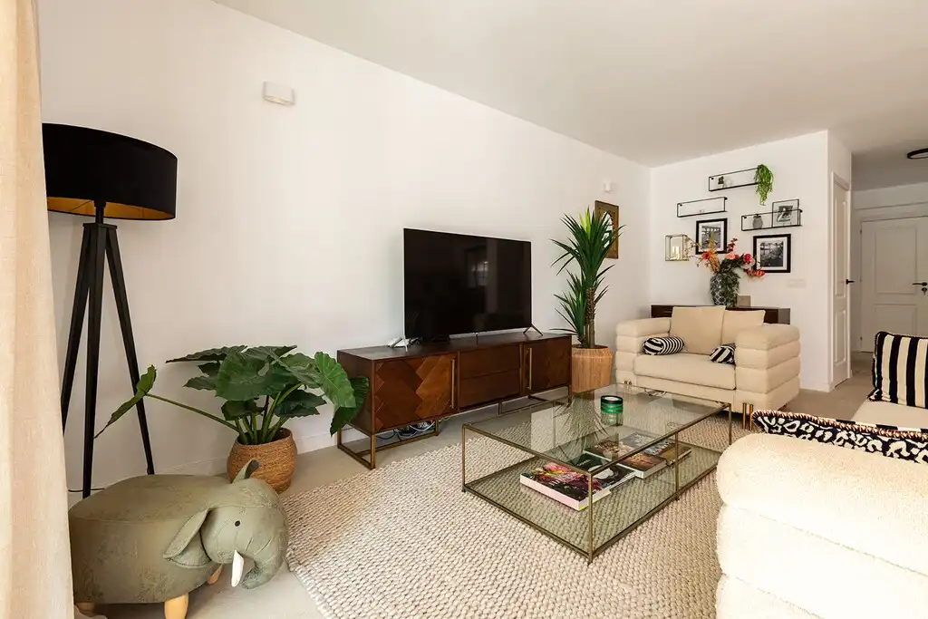 Wohnzimmer von Einfamilien-Reihenhaus zum Verkauf in Pollença mit Klimaanlage, Heizung und Terrasse