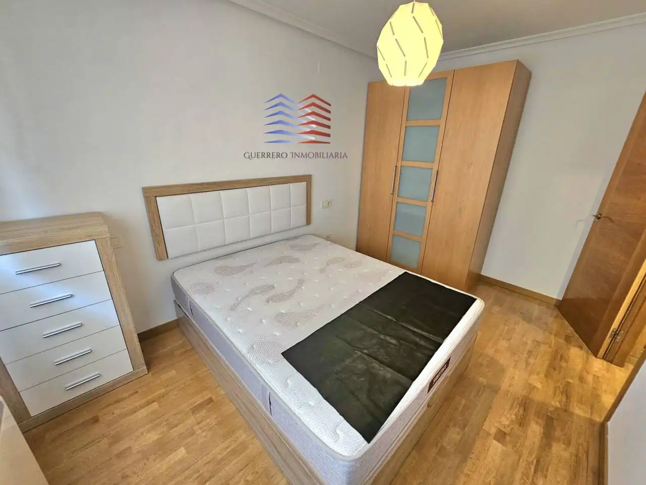 Habitación de Estudio de alquiler en Ourense Capital  con Calefacción, Parquet y Trastero