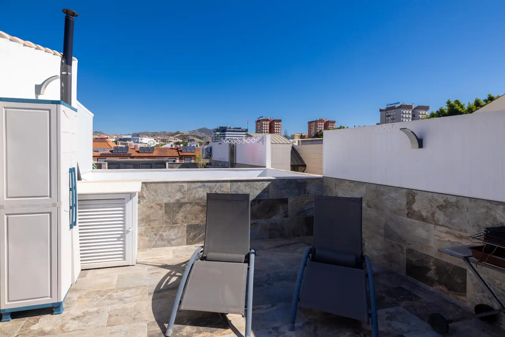 Terrasse von Einfamilien-Reihenhaus zum Verkauf in Málaga mit Klimaanlage, Heizung und Terrasse