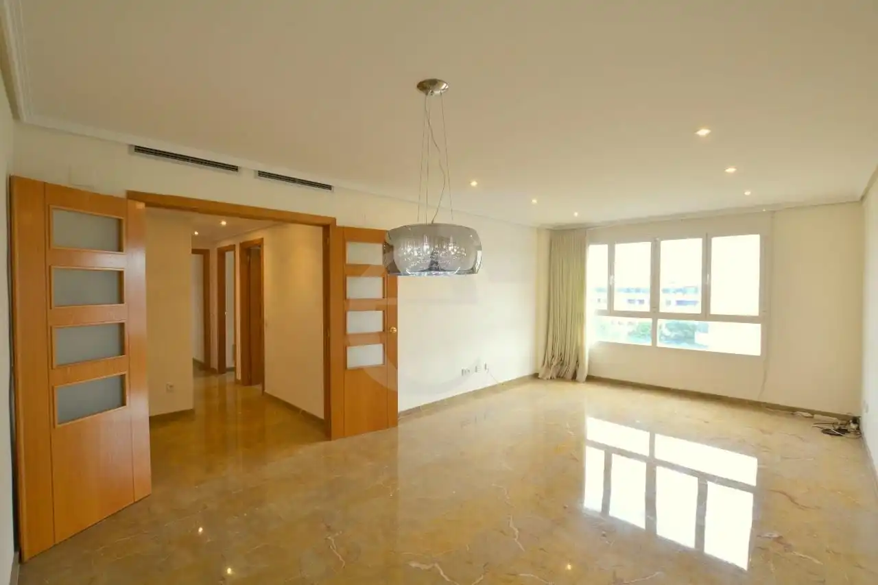 Flat for rent in  Valencia Capital  with Air Conditioner and Heating