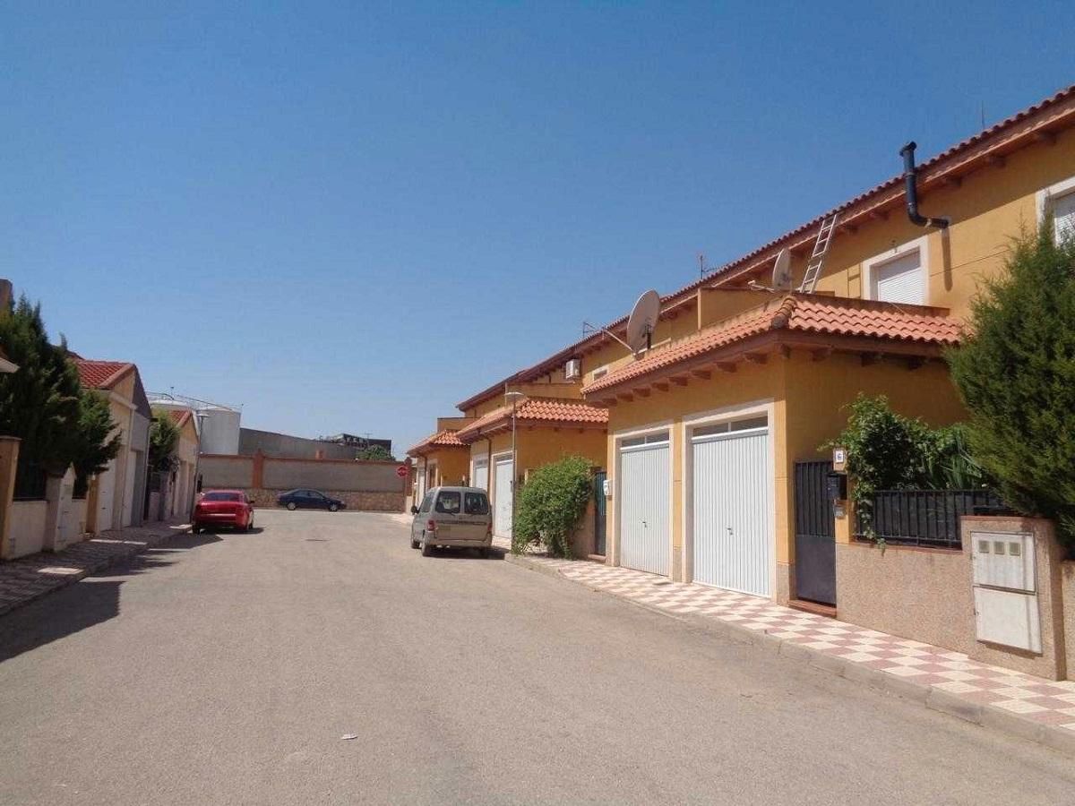 Exterior view of Single-family semi-detached for sale in Miguel Esteban  with Private garden and Terrace