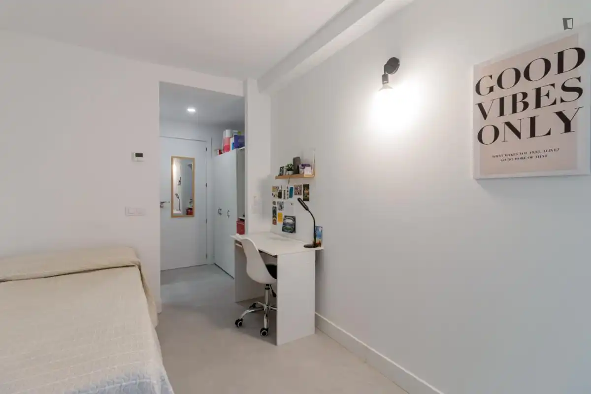 Dormitori de Apartament per a compartir en Villanueva de la Cañada amb Aire condicionat, Calefacció i Moblat