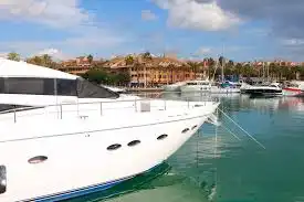 Vista exterior de Edifici en venda en Sotogrande