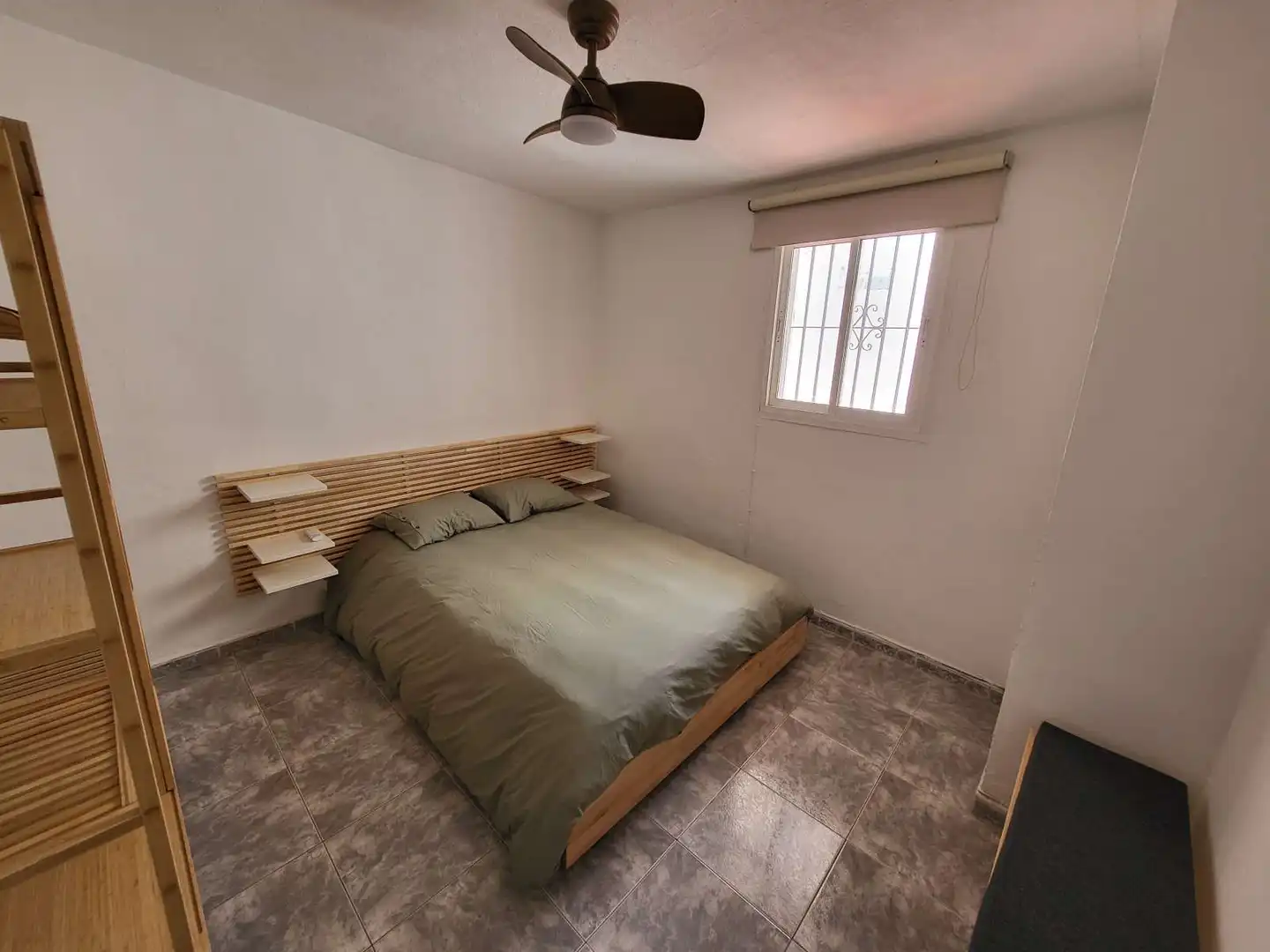 Dormitori de Apartament per a compartir en Marbella amb Aire condicionat, Terrassa i Moblat