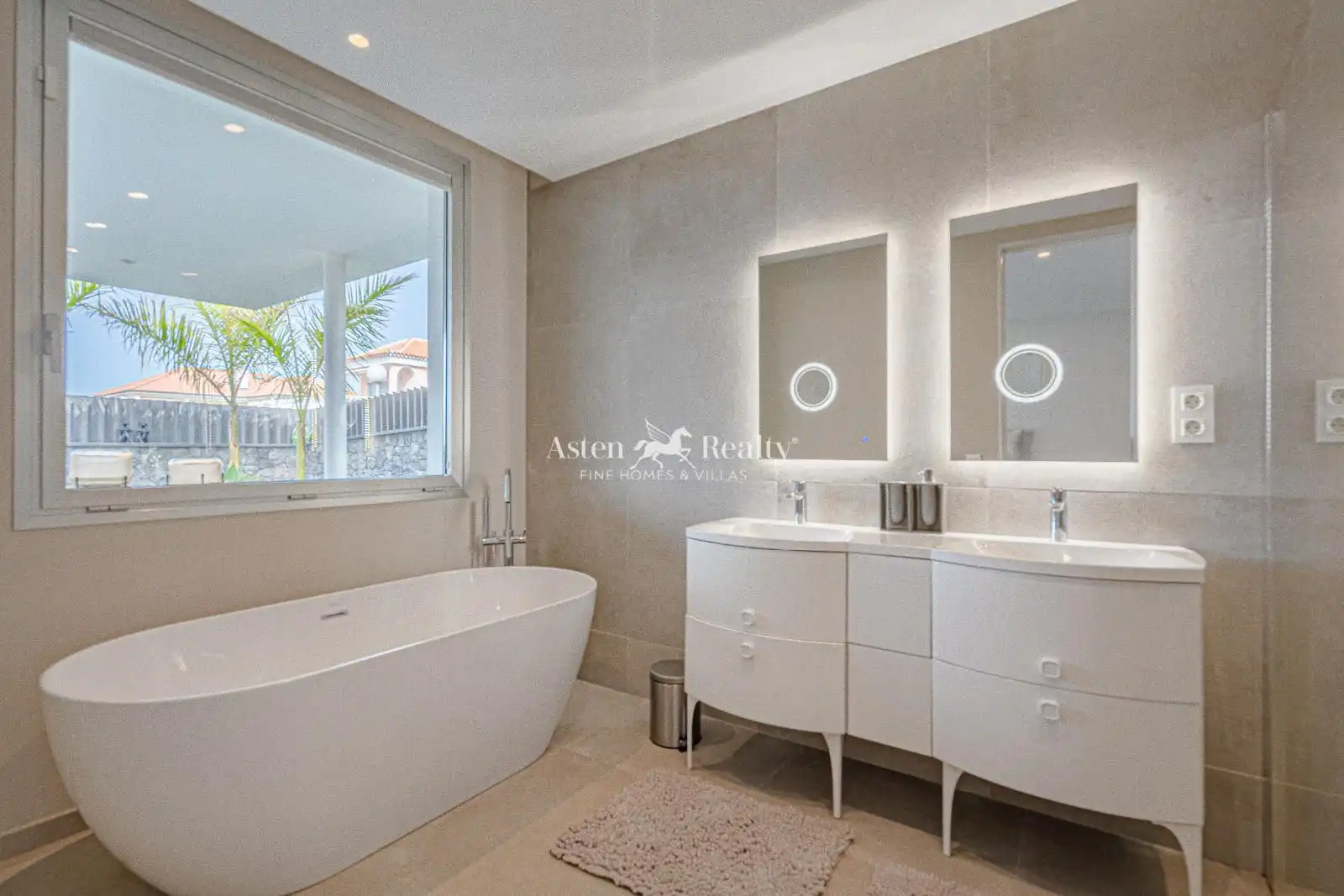 Bathroom of Houses for sale in Adeje  with Air Conditioner, Terrace and Swimming Pool