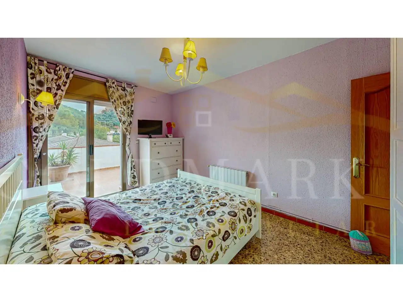 Habitación de Casa o chalet en venta en Corbera de Llobregat con Aire acondicionado, Calefacción y Jardín privado