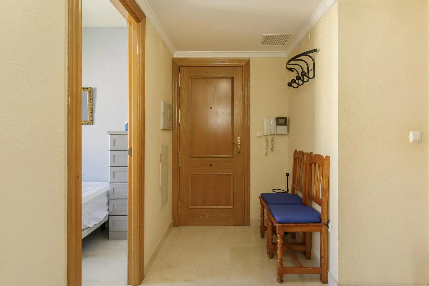 Apartamento en venta en 54 Calle Ramón y Cajal #escalera p3 / 4B, 34, Rosaleda - Juventud