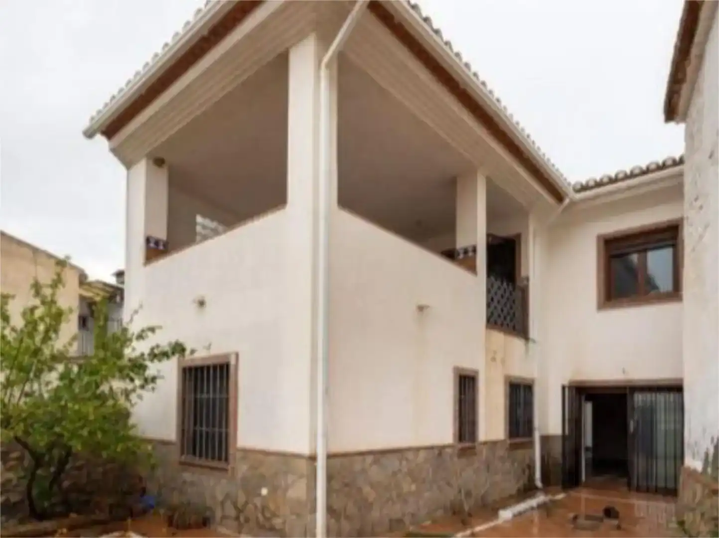 Vista exterior de Casa adosada en venda en Villamena amb Traster, Moblat i Balcó