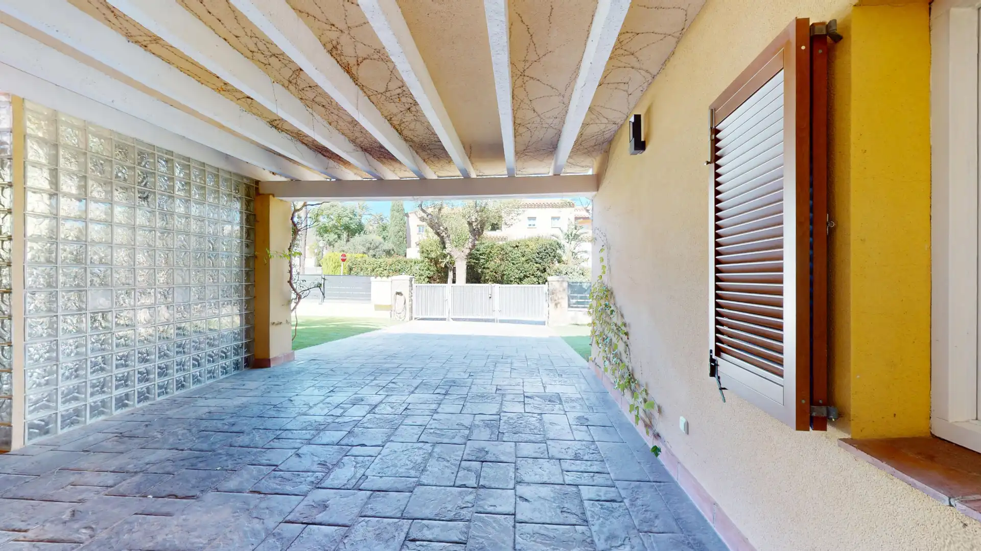 Terrassa de Casa o xalet en venda en Mont-roig del Camp amb Aire condicionat, Calefacció i Jardí privat