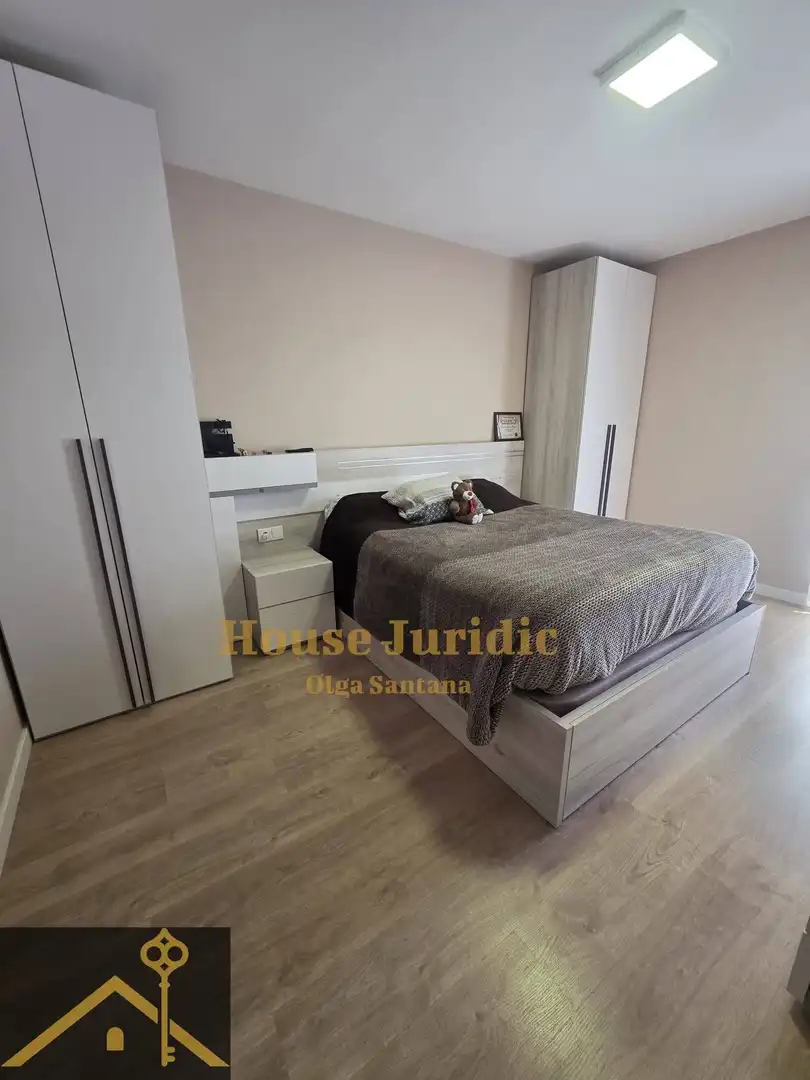 Dormitori de Àtic en venda en Mataró amb Aire condicionat, Calefacció i Moblat