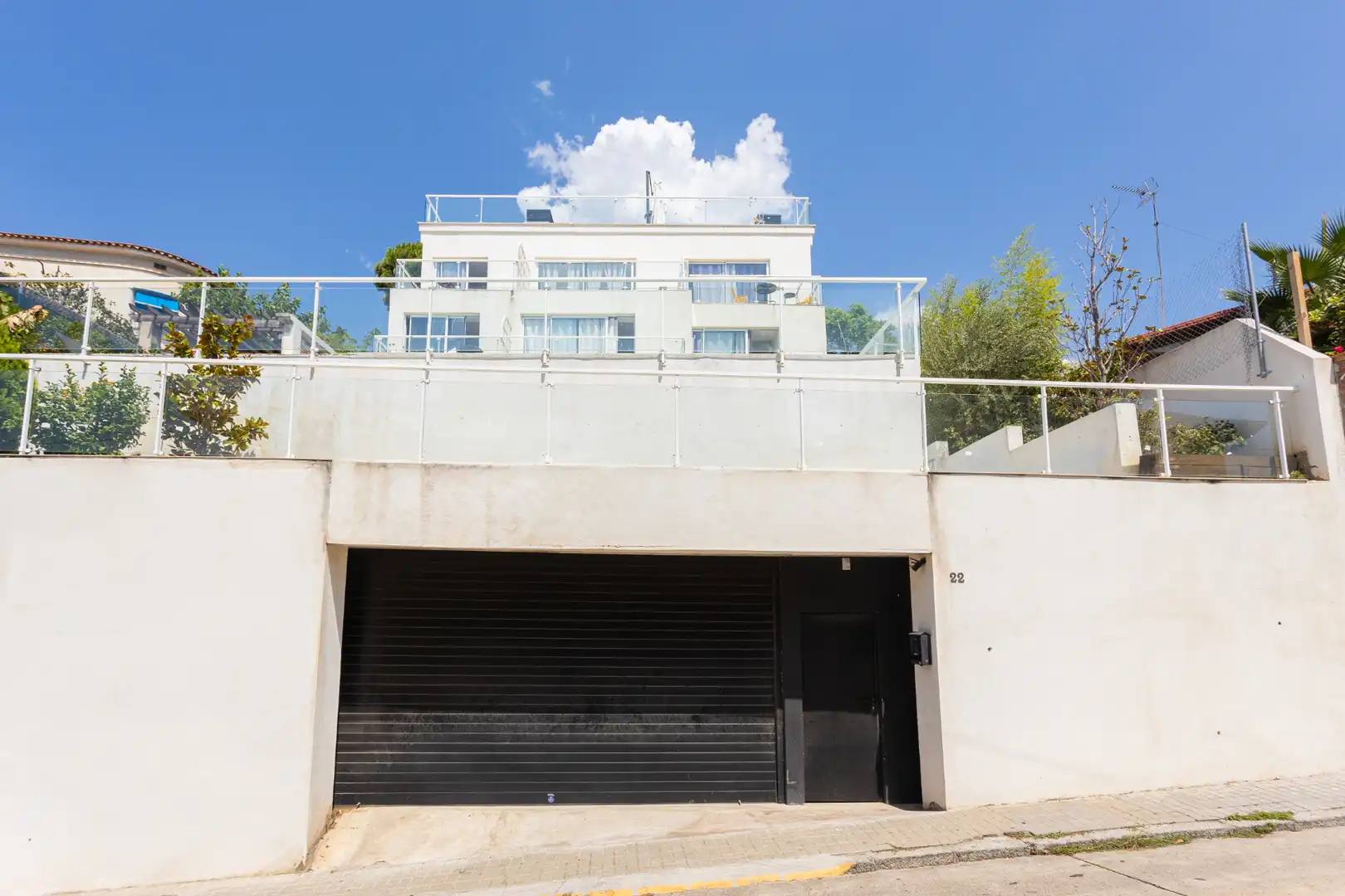 Vista exterior de Edifici en venda en El Masnou amb Alarma