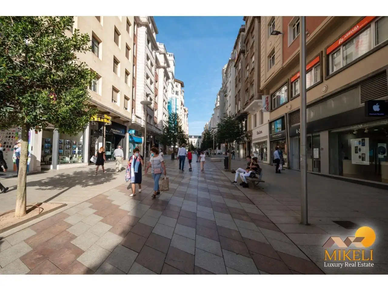 Locale commerciale in vendita a Calle Juan de Herrera, imagen 2