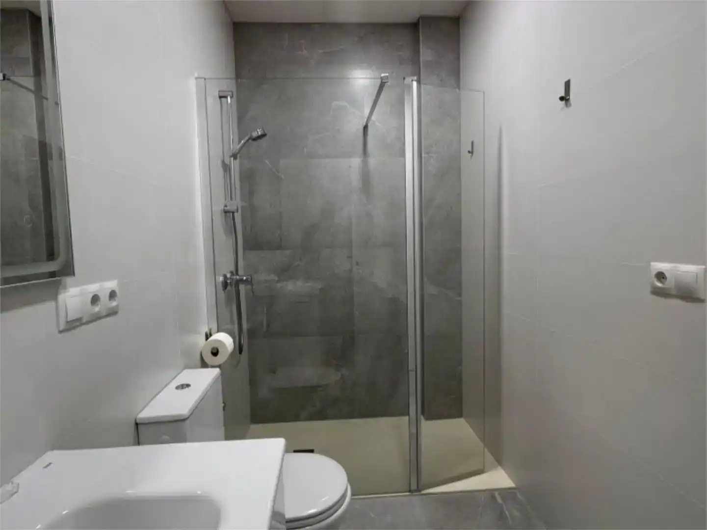 Badezimmer von Erdgeschoss zur untervermieten in Elche / Elx mit Klimaanlage und Möbliert